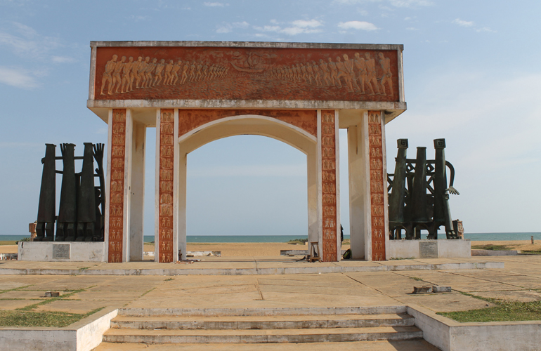 benin porta della schiavitù.jpg500x